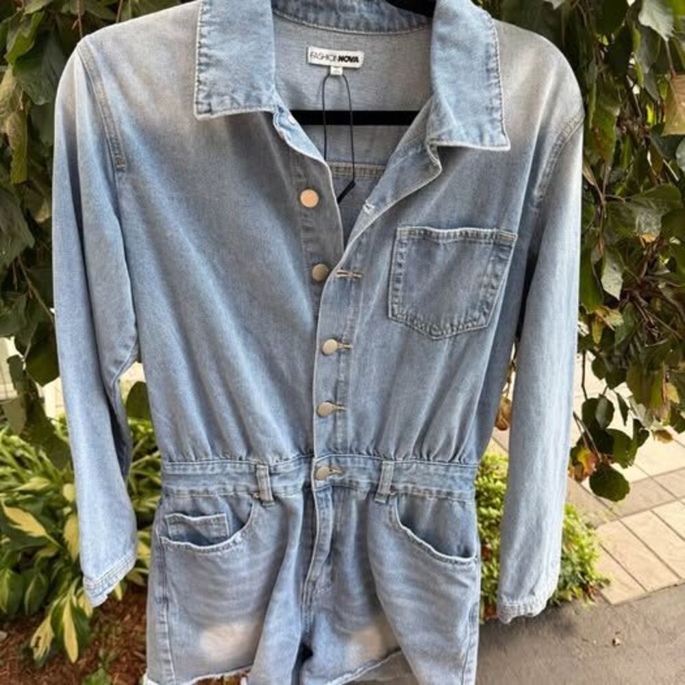 Fashion Nova Long Sleeve Denim Utility Romper Light Wash - NWOT Size Small - Picture 6 of 7